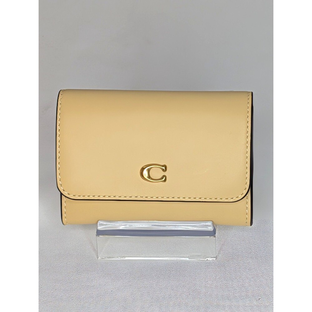Coach Essential Flap Card Case  - Vanilla, CCW82, NWT